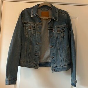Classic Blue Levi’s Denim Jean Jacket